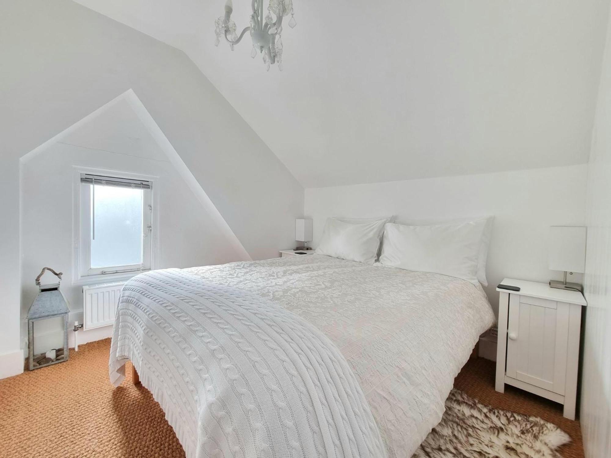 West Hill Retreat Seaview Balcony Chic Loft Studio & Free Parking Гастингс Экстерьер фото