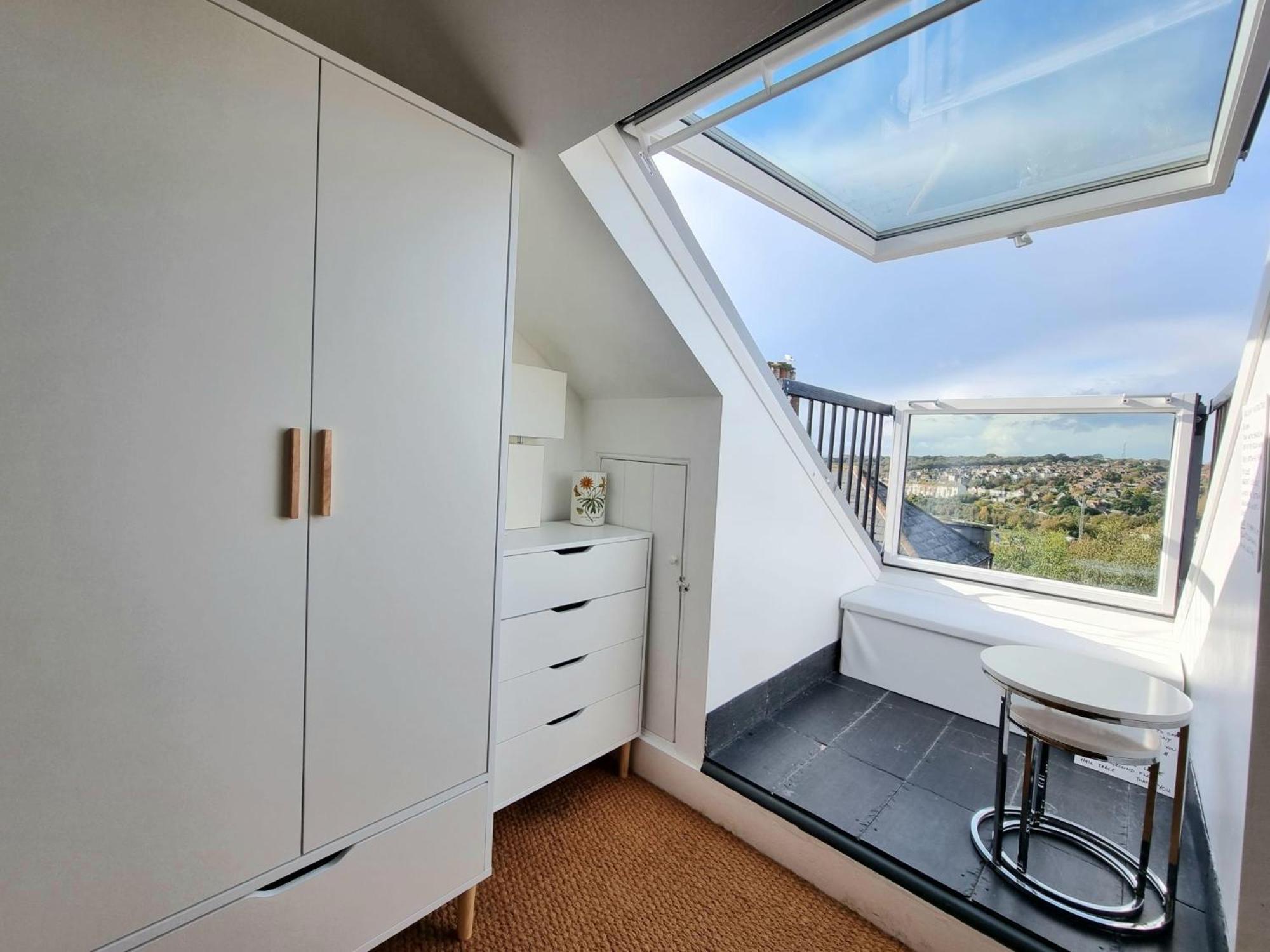 West Hill Retreat Seaview Balcony Chic Loft Studio & Free Parking Гастингс Экстерьер фото