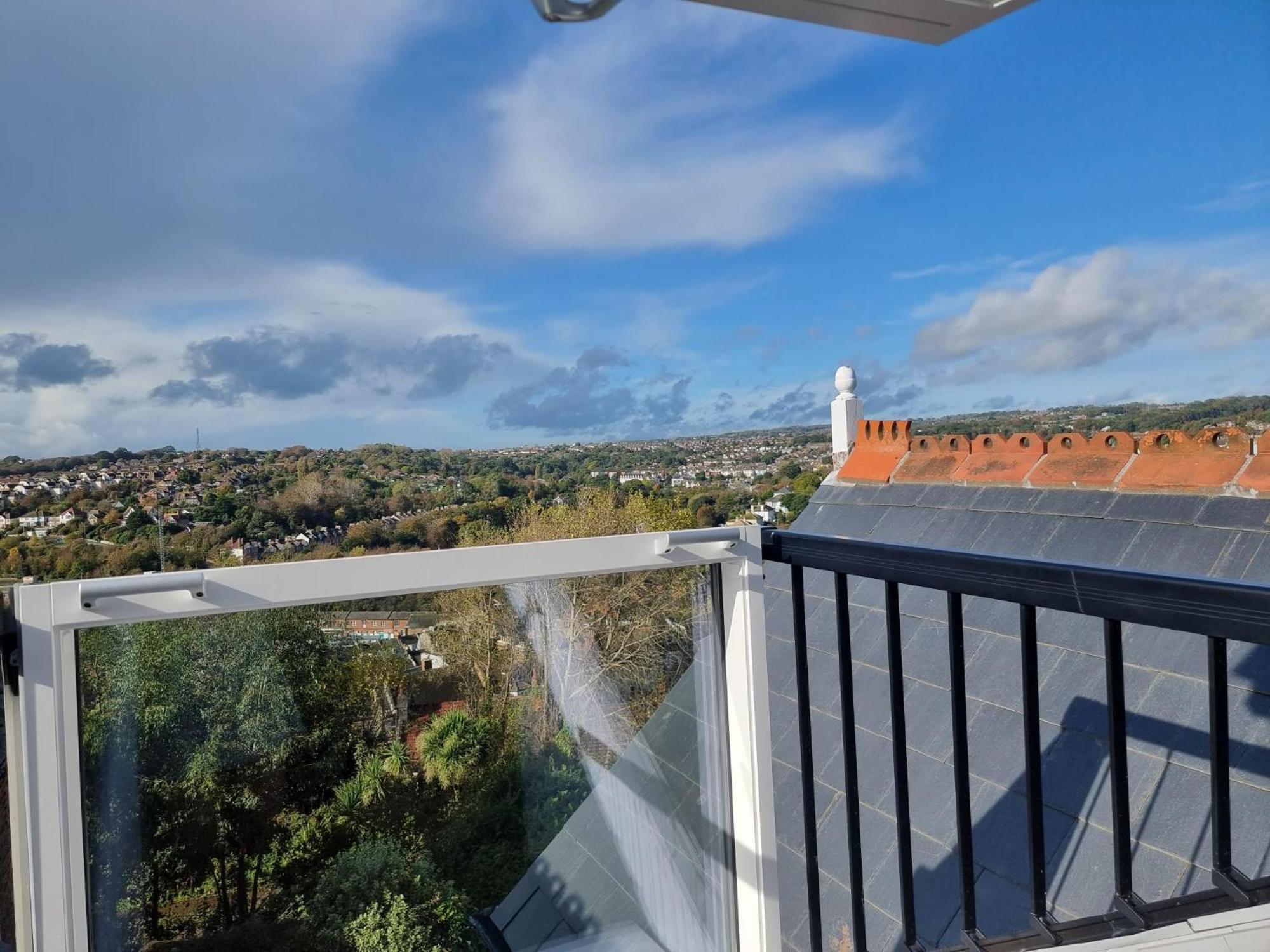 West Hill Retreat Seaview Balcony Chic Loft Studio & Free Parking Гастингс Экстерьер фото